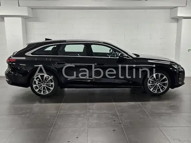 Nuova Audi A6 Advanced 204 CV (150 kW) 2026 Verde midnight metallizzato Station wagon