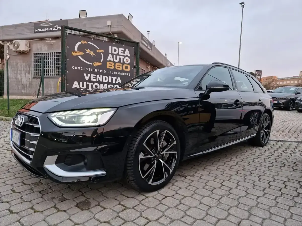 Usado Audi A4 Ambiente 204 CV (150 kW) 2024 Negro Familiar
