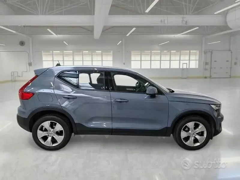 Usata Volvo XC40 Momentum 163 CV (119 kW) 2022 Grigio SUV
