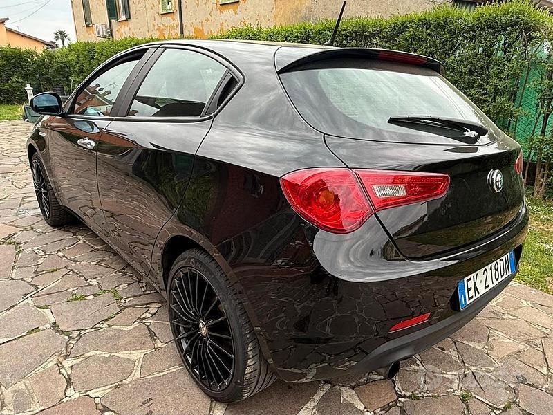 Usata Alfa Romeo Giulietta 105 CV (77 kW) 2011 Utilitaria