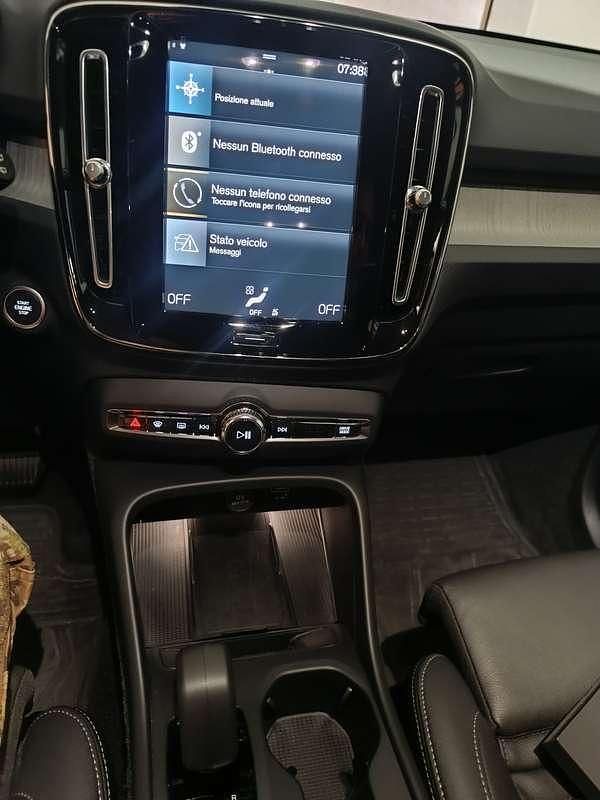 Usata Volvo XC40 Core 129 CV (94 kW) 2024 Argento SUV