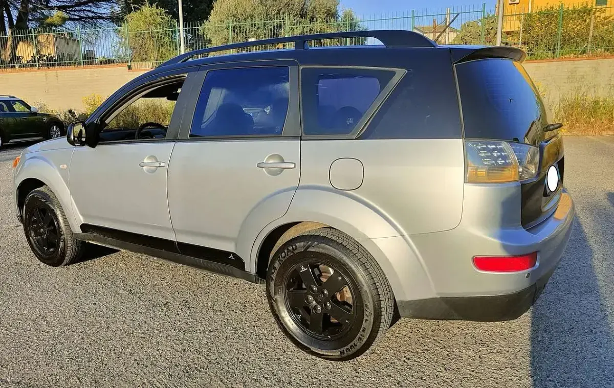 Usata Mitsubishi Outlander Intense 140 CV (102 kW) 2007 Argento SUV