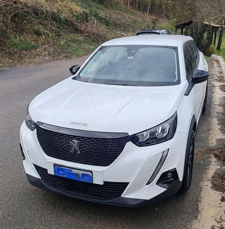 Usata Peugeot 2008 Active 102 CV (75 kW) 2022 Bianco SUV