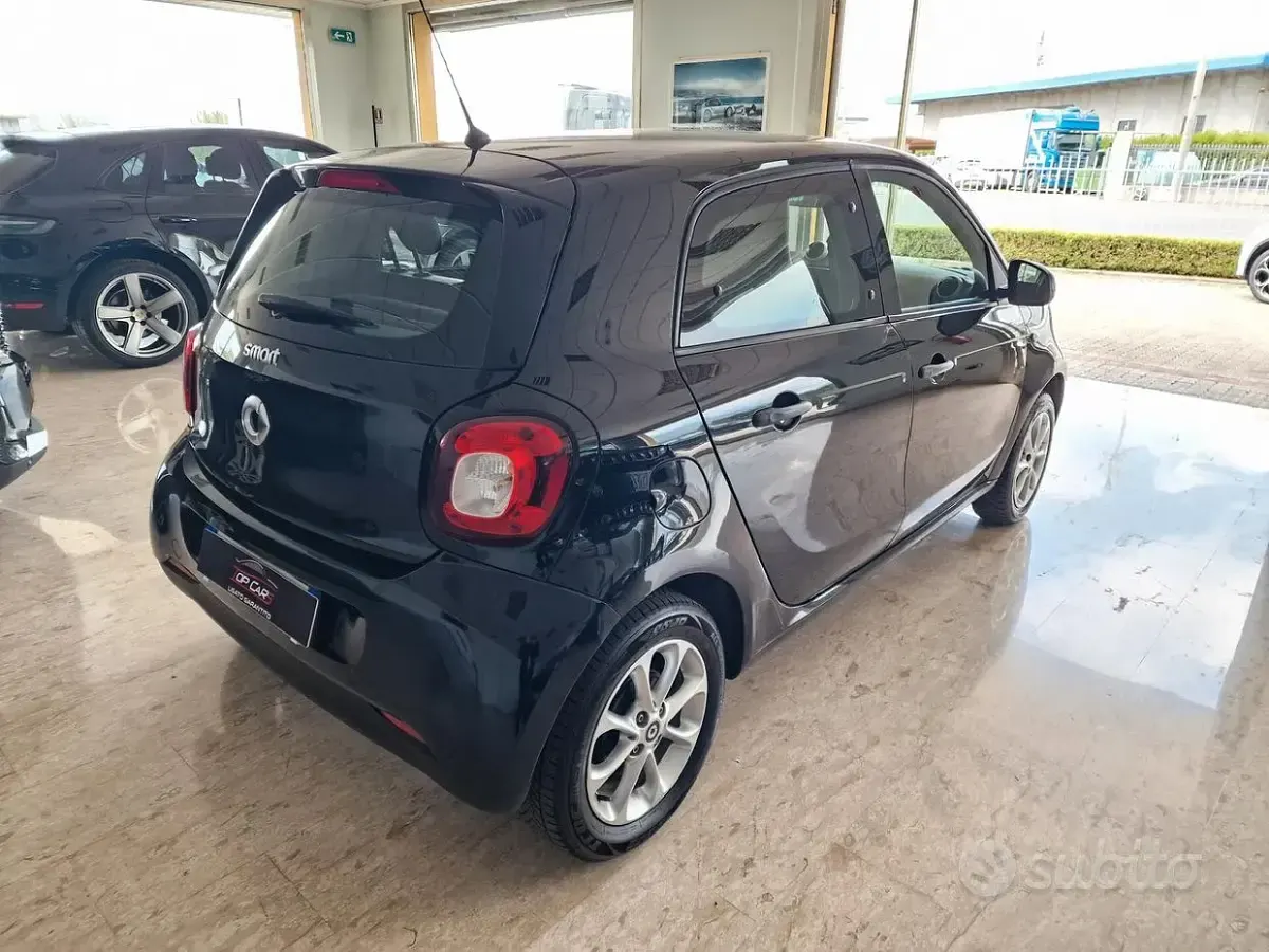 Usata Smart ForFour 71 CV (52 kW) 2015 Nero Utilitaria