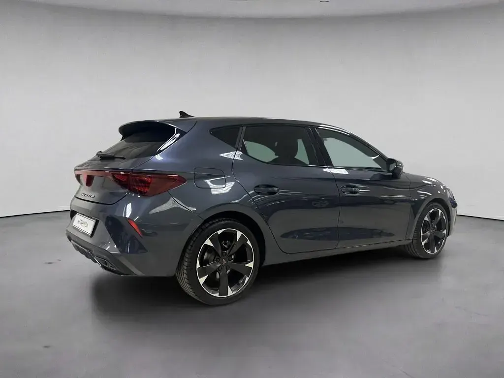 Usata Cupra Leon 150 CV (110 kW) 2025 Vari colori / pastello Berlina