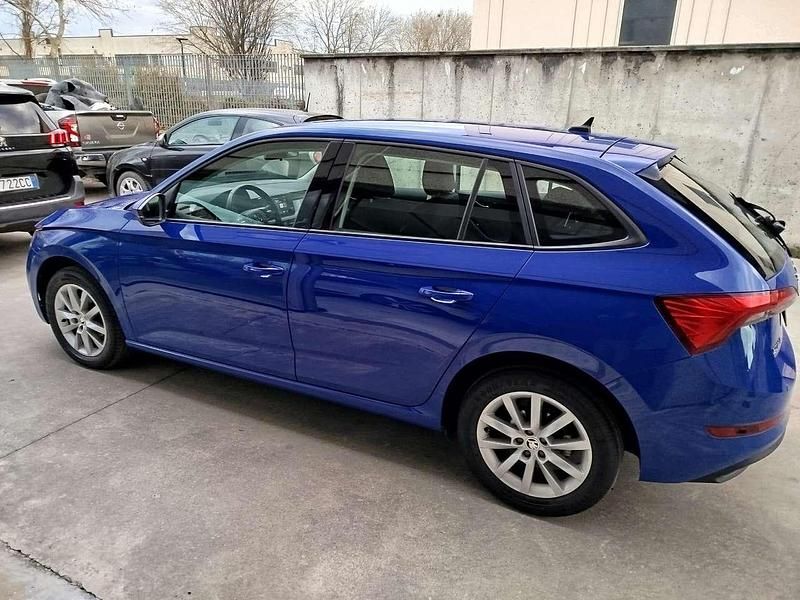 Usata Skoda Scala Ambition 90 CV (66 kW) 2020 Blu/azzurro Utilitaria