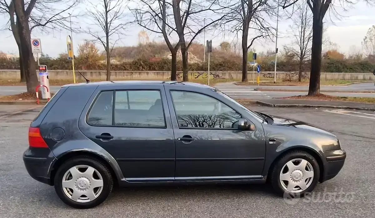 Usado VW Golf IV 100 CV (73 kW) 2002 Verde Berlina