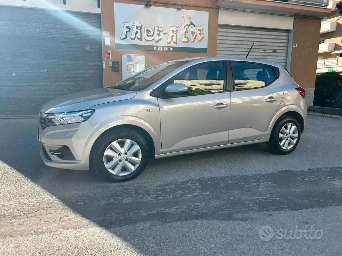 Usata Dacia Sandero Comfort 101 CV (74 kW) 2021 Grigio Berlina