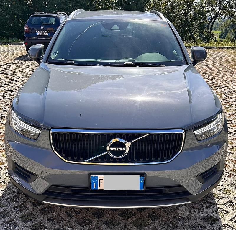 Usata Volvo XC40 Momentum 150 CV (110 kW) 2019 Grigio SUV