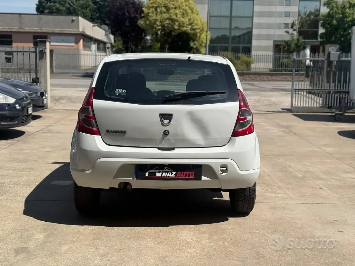 Usata Dacia Sandero 75 CV (55 kW) 2012 Bianco Berlina