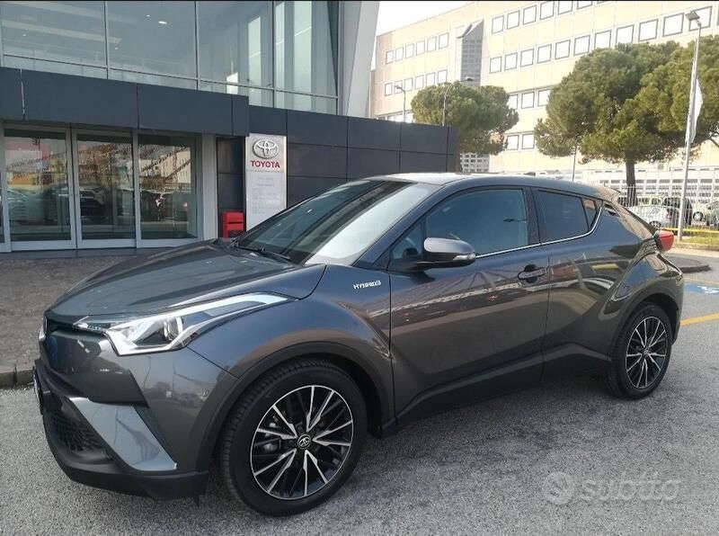 Usata Toyota C-HR 116 CV (85 kW) 2018 Grigio SUV