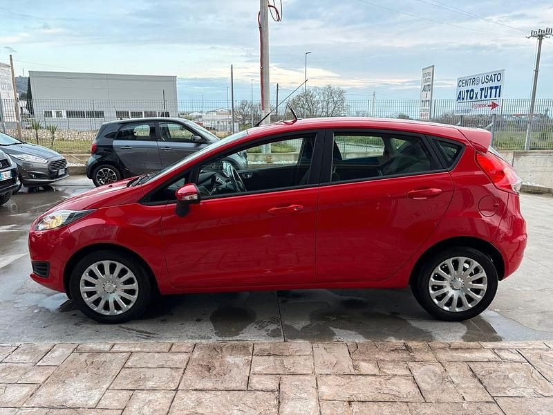 Usata Ford Fiesta Titanium 95 CV (69 kW) 2016 Rosso Berlina