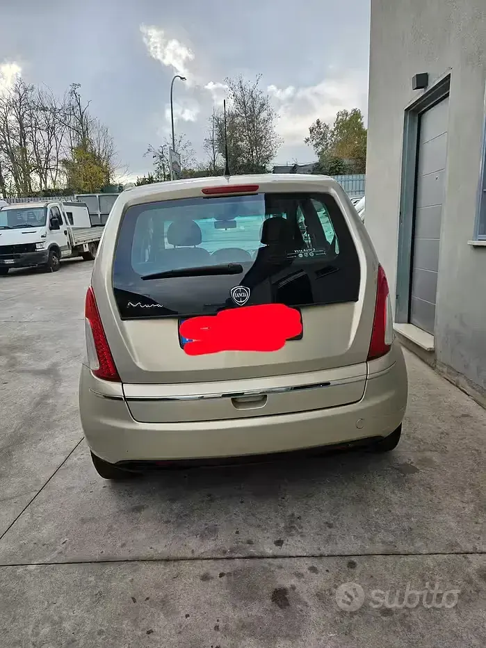 Usata Lancia Musa 95 CV (69 kW) 2012 Grigio Monovolume