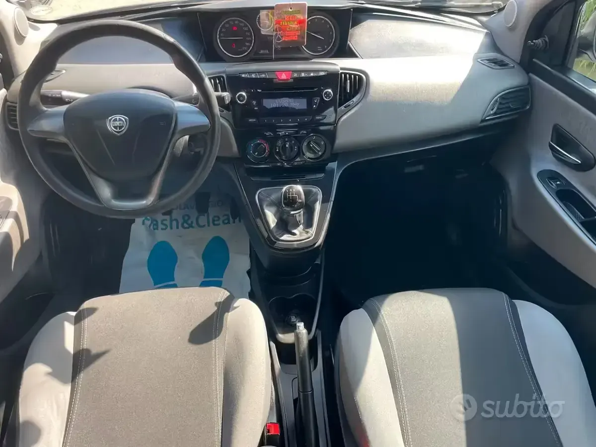 Usata Lancia Ypsilon Gold 69 CV (50 kW) 2012 Grigio Utilitaria