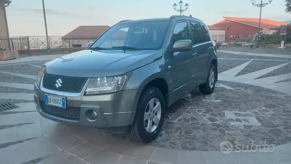 Usata Suzuki Grand Vitara 129 CV (94 kW) 2006 Grigio SUV