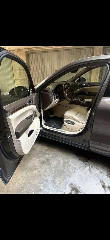 Usata Porsche Cayenne 239 CV (175 kW) 2011 Marrone SUV
