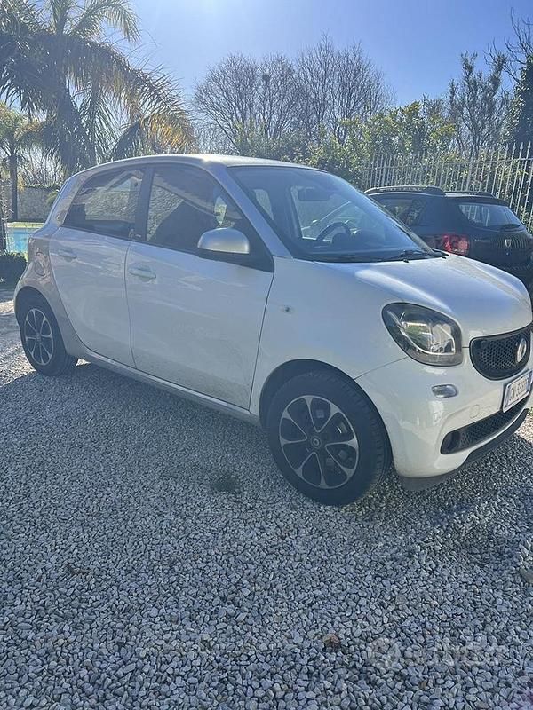 Usata Smart ForFour 71 CV (52 kW) 2017 Bianco Utilitaria