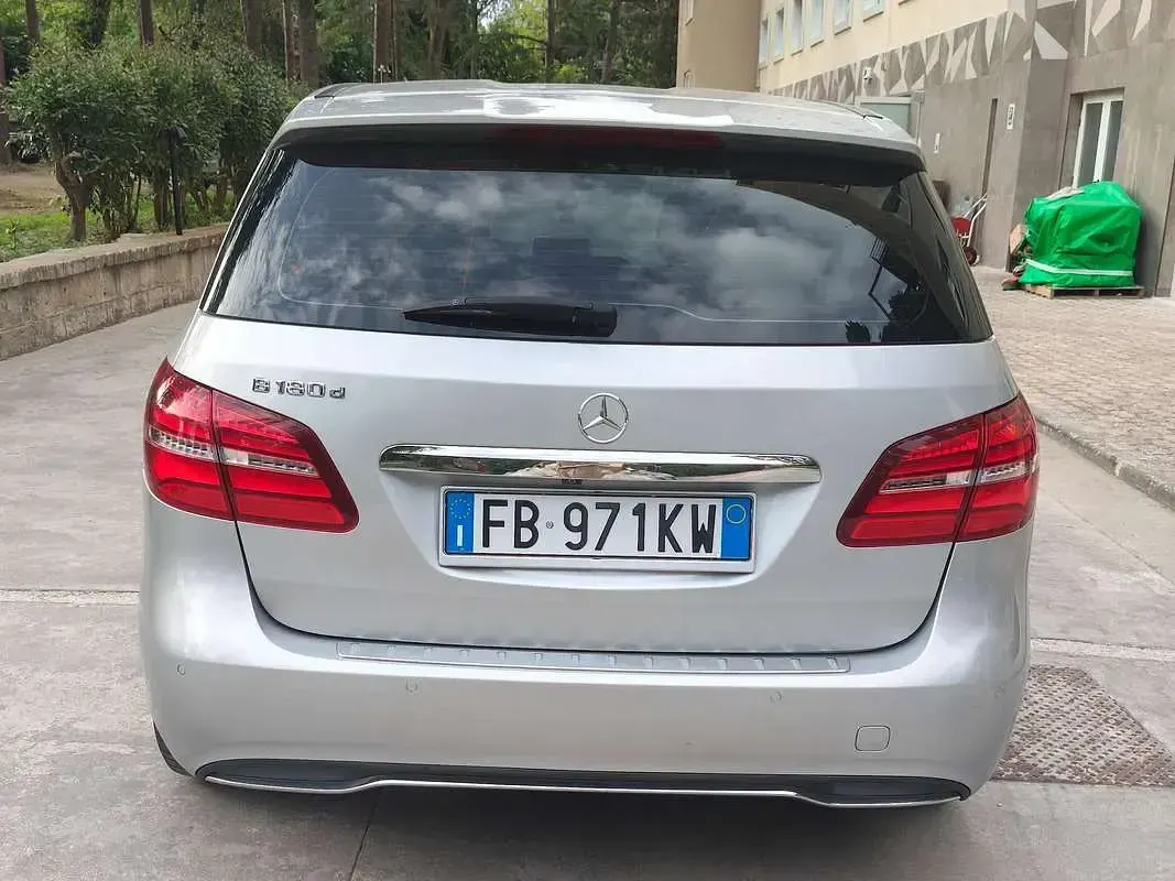 Usata Mercedes B180 109 CV (80 kW) 2015 Argento Utilitaria