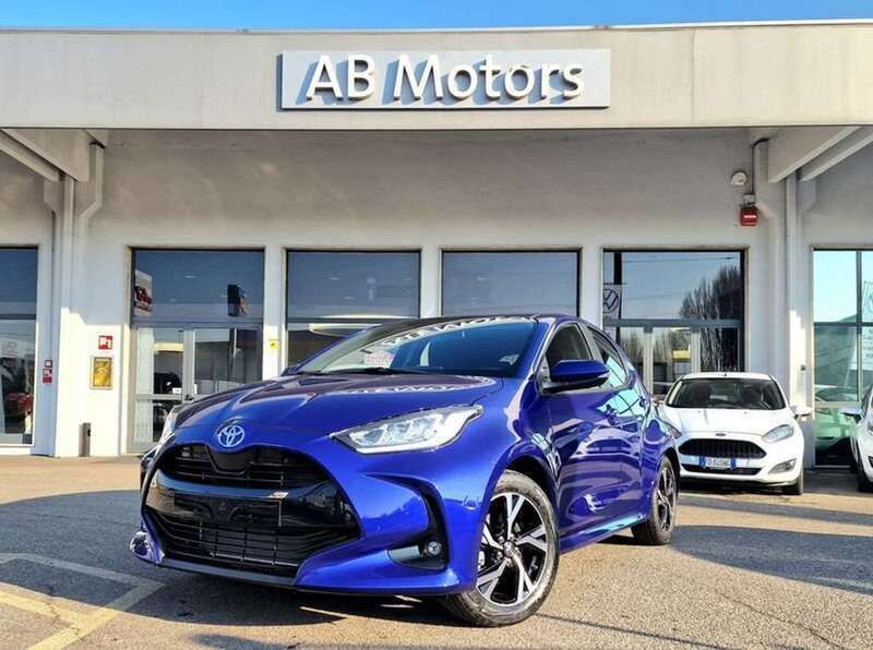 Bianco Usata 2024 Toyota Yaris Hybrid Active Tre volumi | 19.950 € (Buon prezzo) - Immagine 1/4