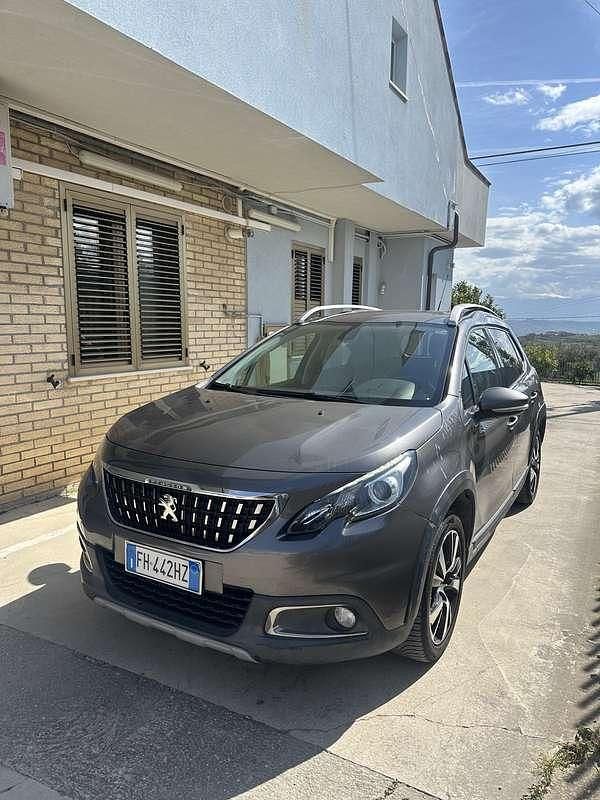 Usata Peugeot 2008 S 120 CV (88 kW) 2017 SUV