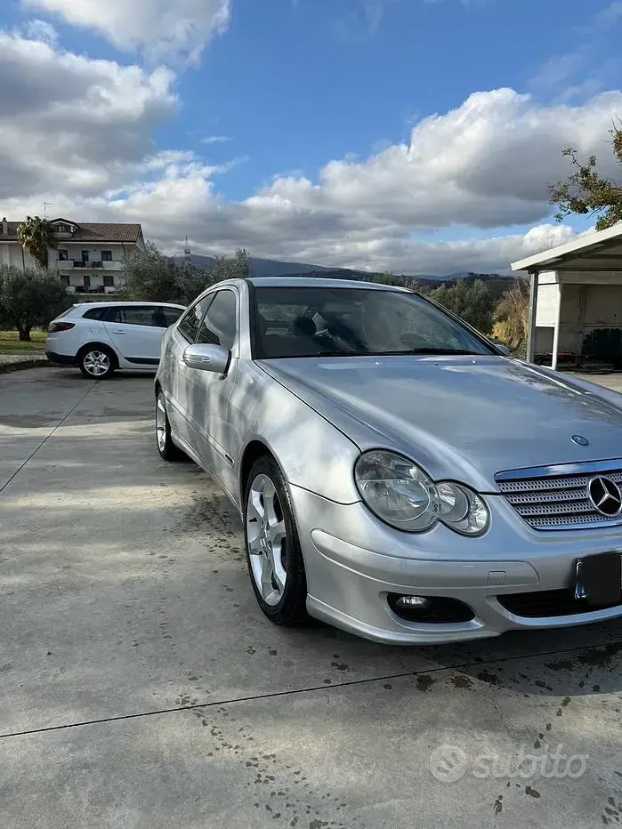 Usata Mercedes C220 Avantgarde 150 CV (110 kW) 2007 Grigio Coupé