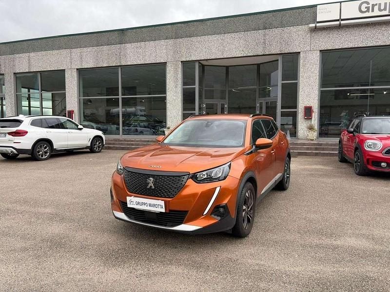 Usata Peugeot 2008 Allure 110 CV (80 kW) 2021 Orange fusion metallizzato SUV