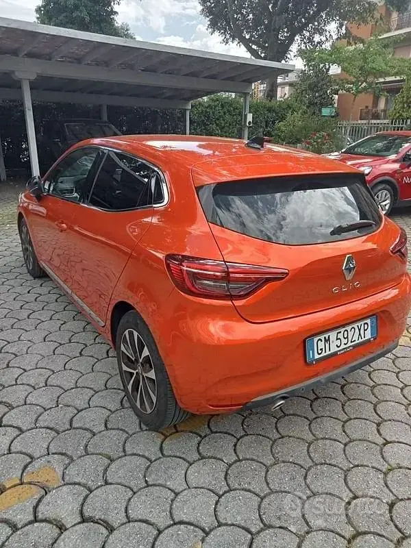 Occasion Renault Clio V Techno 90 ch (66 kW) 2023 Orange Berline