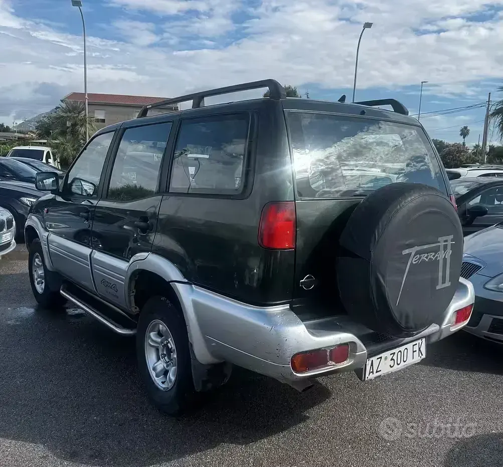 Usata Nissan Terrano SE 125 CV (91 kW) 1998 Verde SUV