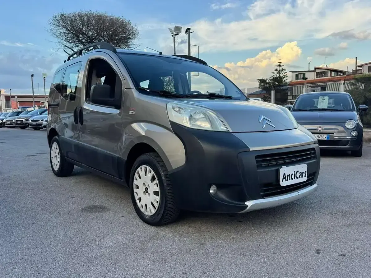 Usata Citroën Nemo XTR 75 CV (55 kW) 2011 Oro Monovolume