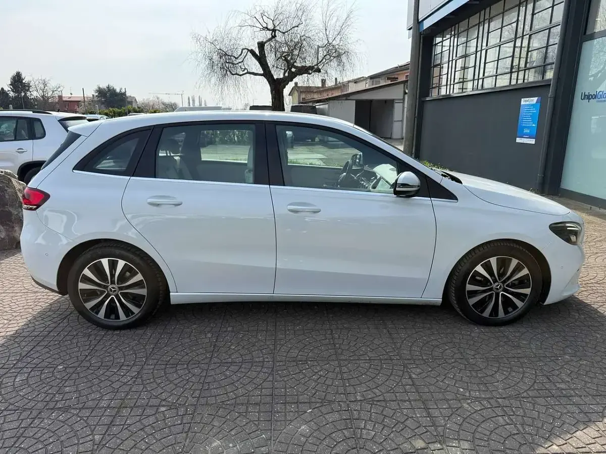 Usata Mercedes B180 116 CV (85 kW) 2021 Bianco Utilitaria