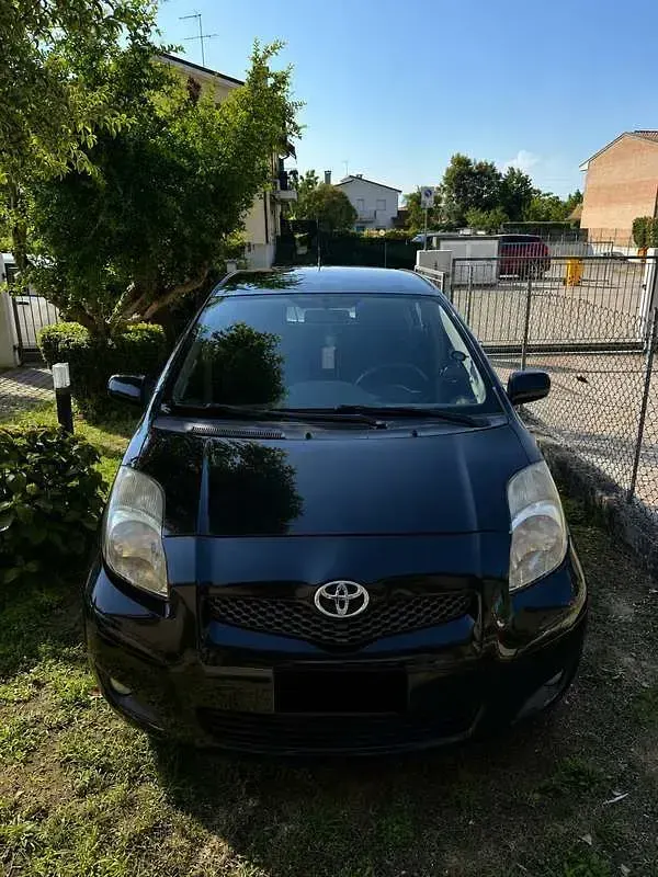 Usata Toyota Yaris Sol 65 CV (47 kW) 2010 Nero Utilitaria