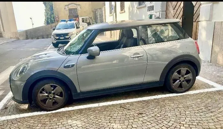 Usata Mini Cooper SE 75 kW (102 CV) 2022 Grigio Utilitaria