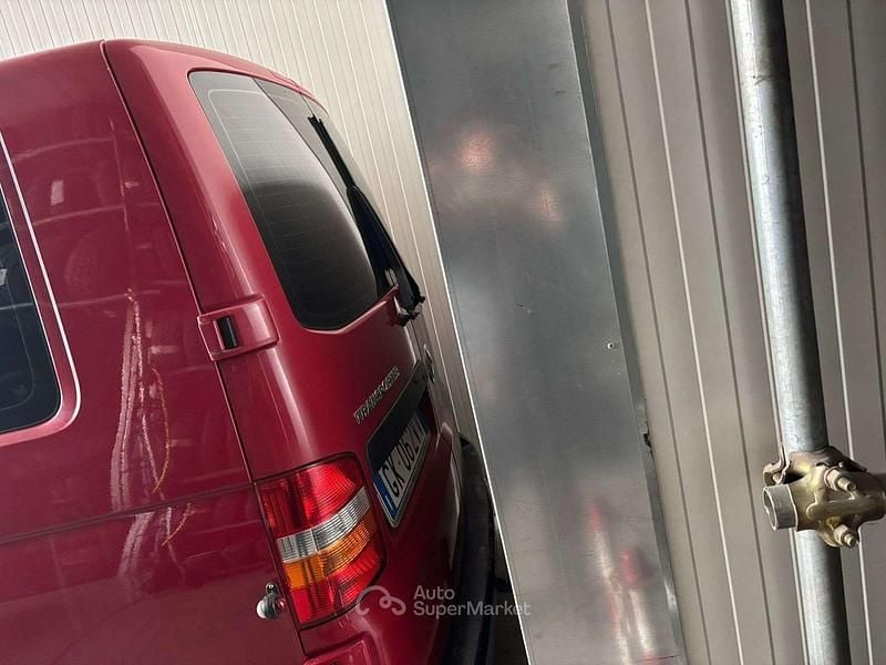 Usata VW T5 131 CV (96 kW) 2007 Rosso Furgone
