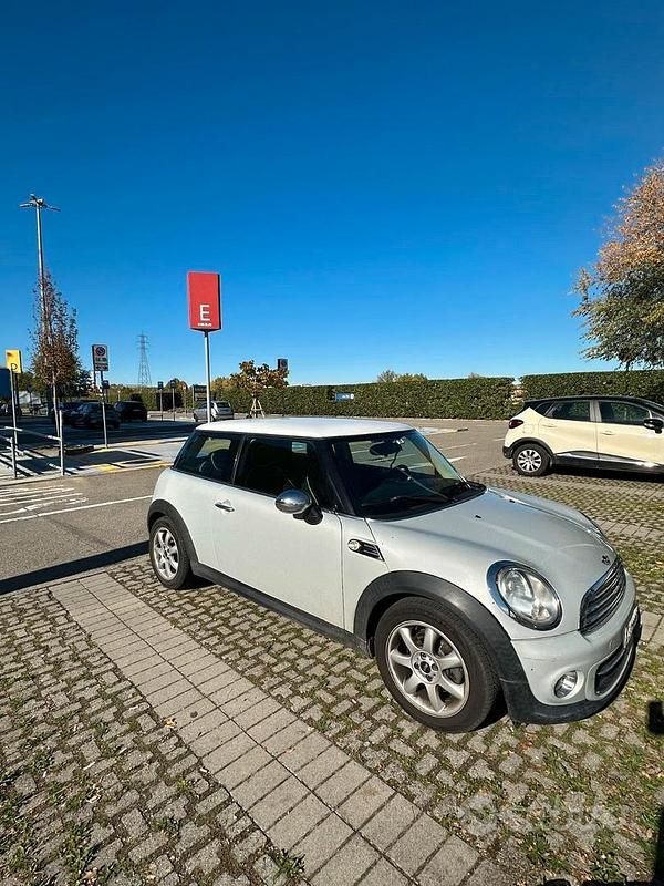 Grigio Usata 2010 Mini Cooper Due volumi | 6000 € (Molto cara) - Immagine 1/4