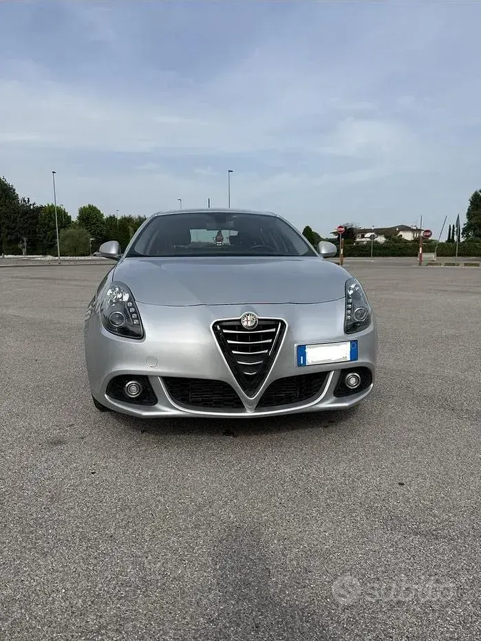 Usata Alfa Romeo Giulietta Distinctive 109 CV (80 kW) 2015 Grigio Utilitaria