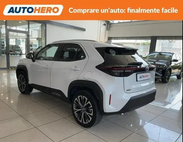 Usata Toyota Yaris Cross Lounge 116 CV (85 kW) 2022 Bianco SUV