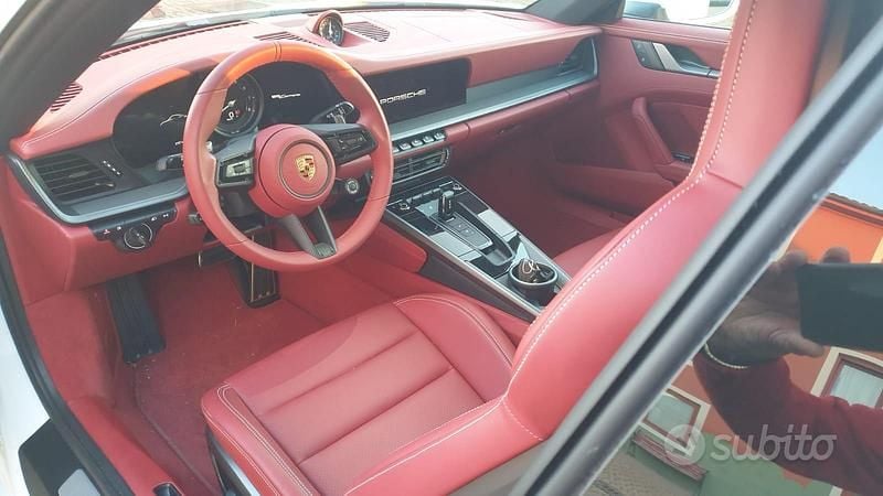 Usata Porsche 911 385 CV (283 kW) 2023 Bianco Coupé