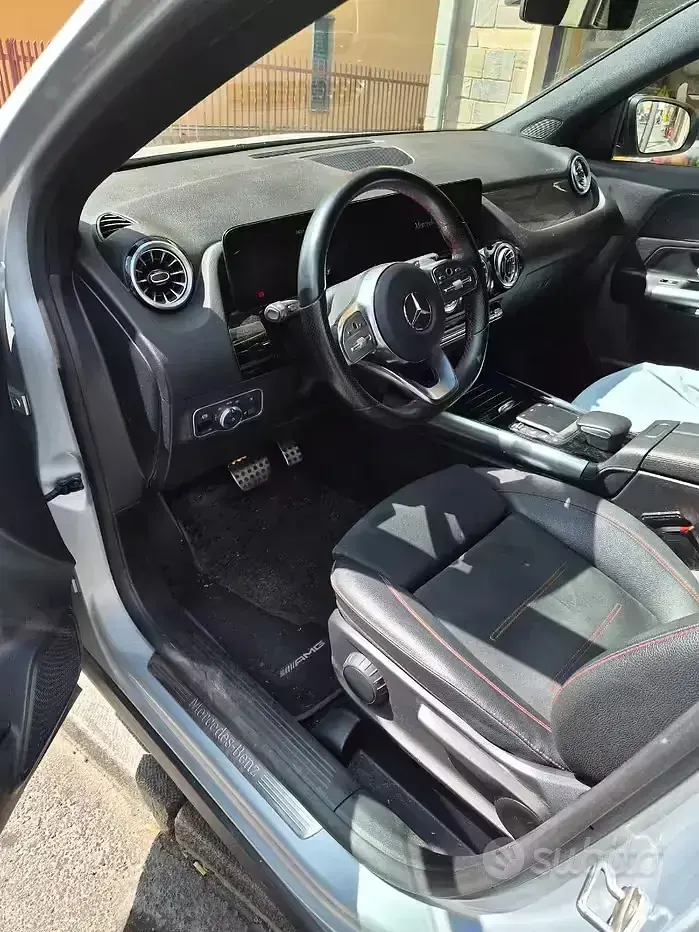 Usata Mercedes GLA180 136 CV (100 kW) 2023 Grigio SUV