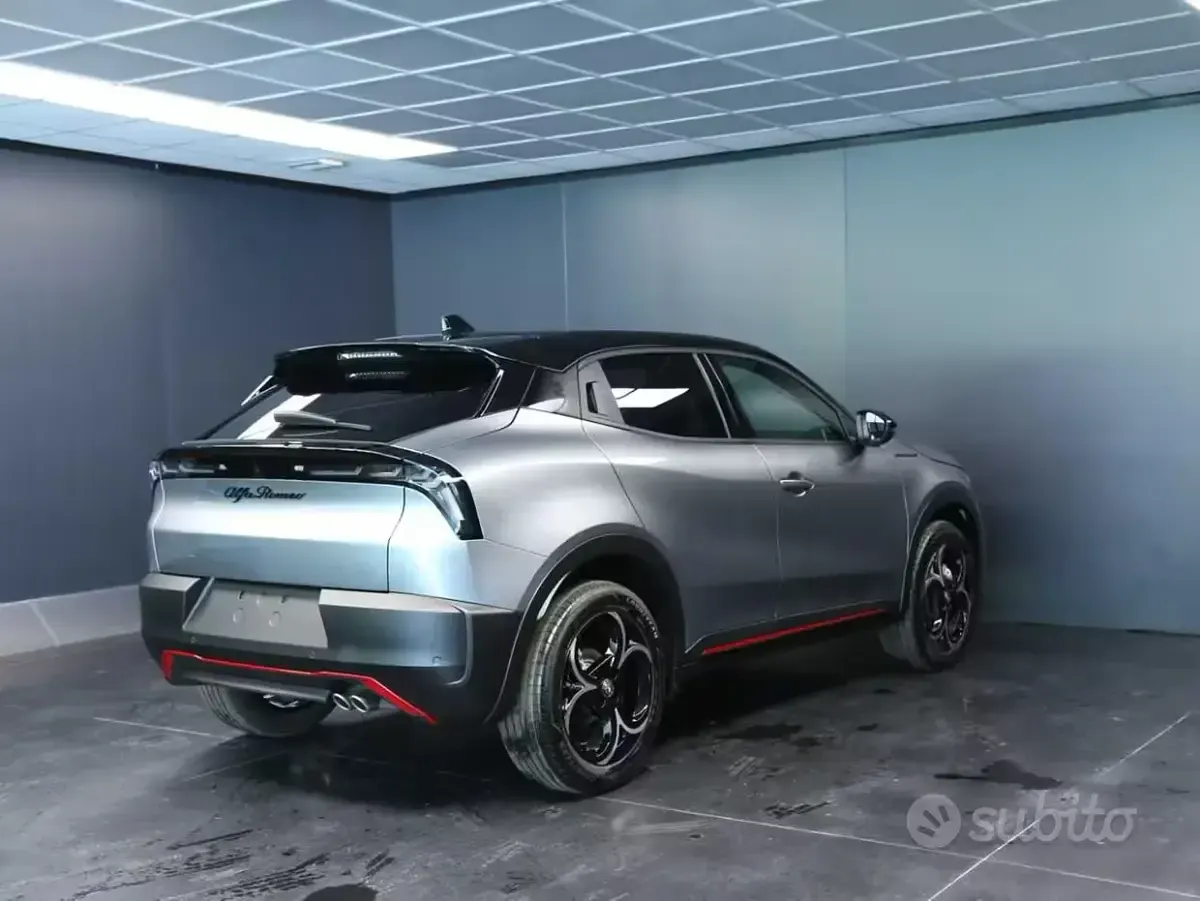 Nuova Alfa Romeo GT Junior 136 CV (100 kW) 2026 Grigio SUV