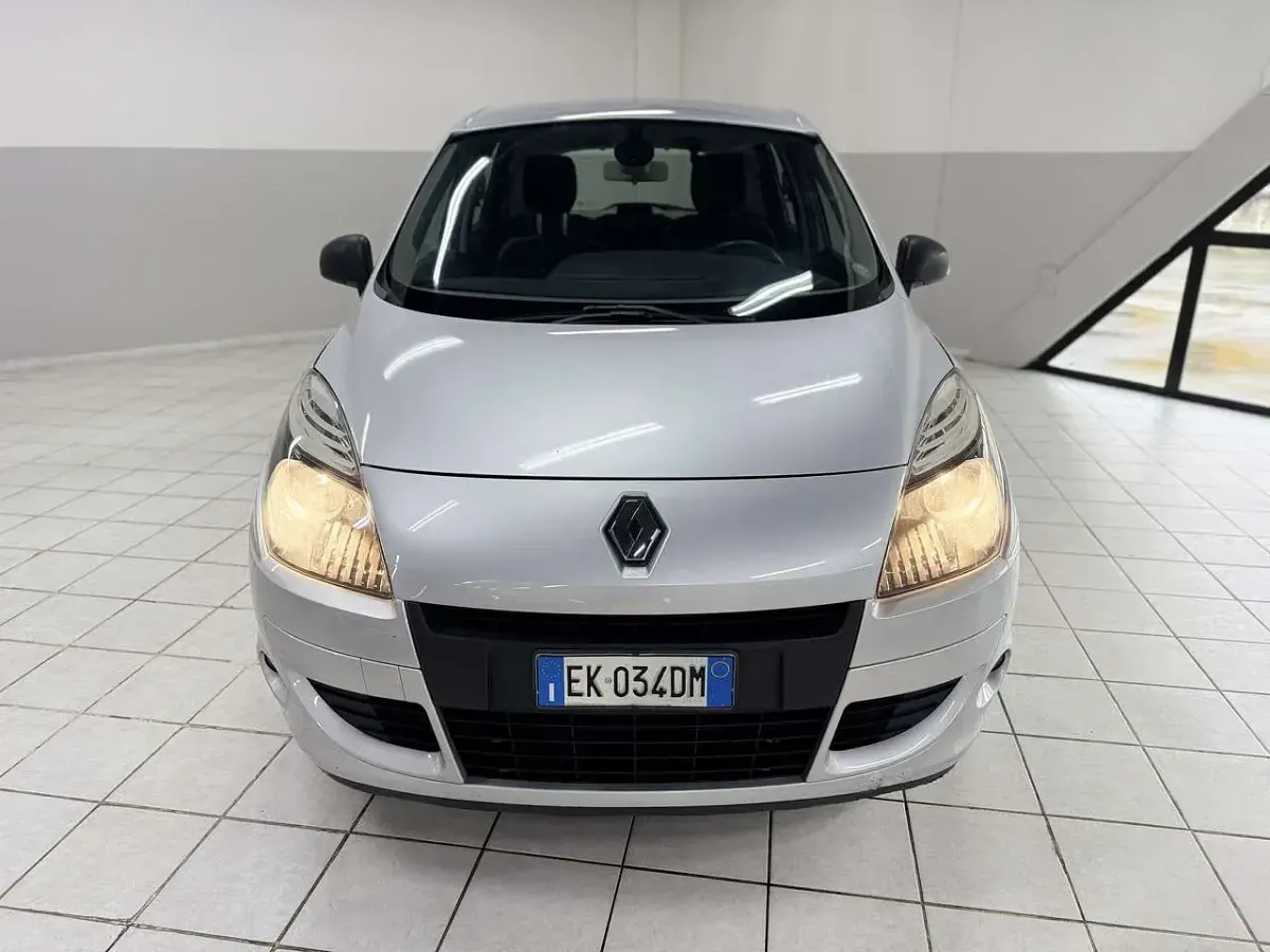Usata Renault Scénic III Dynamique 131 CV (96 kW) 2011 Grigio Monovolume
