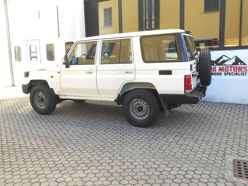Neu Toyota Land Cruiser 231 PS (169 kW) 2026 Weiß SUV