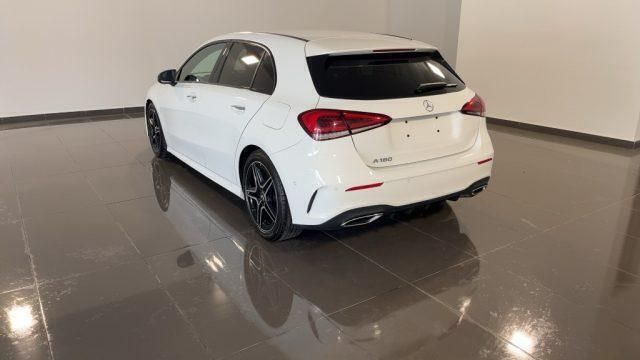Usata Mercedes A180 AMG line 136 CV (100 kW) 2022 Bianco pastello Utilitaria