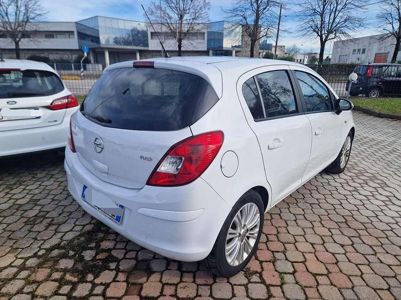 Usata Opel Corsa 86 CV (63 kW) 2012 Bianco Berlina