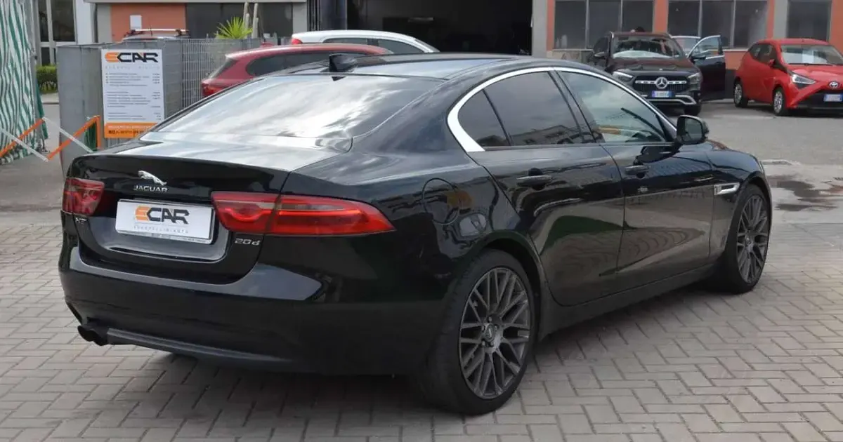 Usata Jaguar XE Pure 179 CV (131 kW) 2017 Nero Berlina