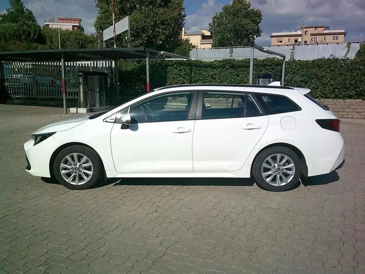 Usata Toyota Corolla Business Edition 97 CV (71 kW) 2023 Bianco Station wagon