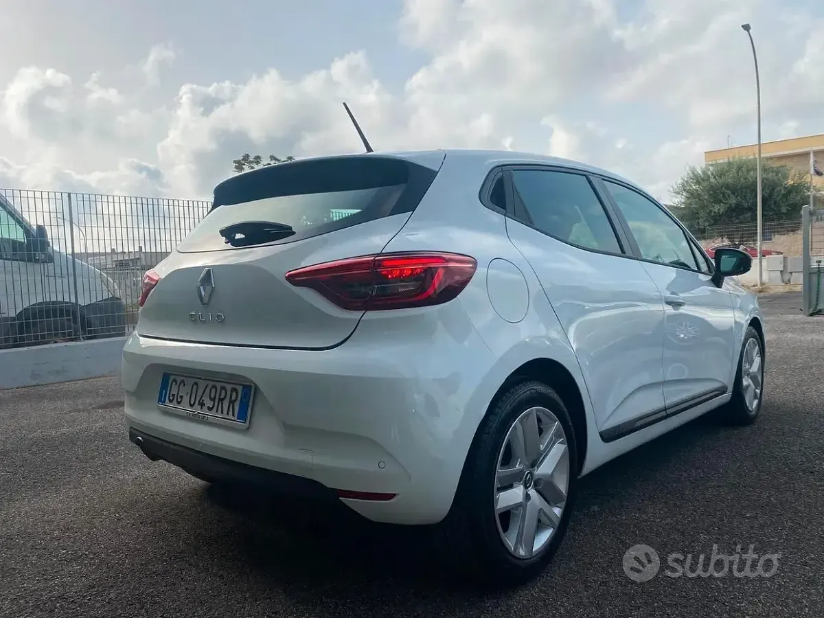 Usata Renault Clio V 101 CV (74 kW) 2026 Bianco Berlina