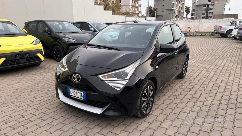 Usata Toyota Aygo Connect Style 72 CV (52 kW) 2020 Nero Utilitaria