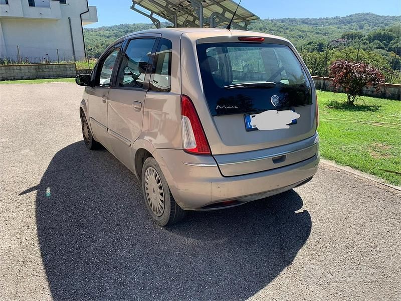 Usata Lancia Musa 69 CV (50 kW) 2011 Monovolume