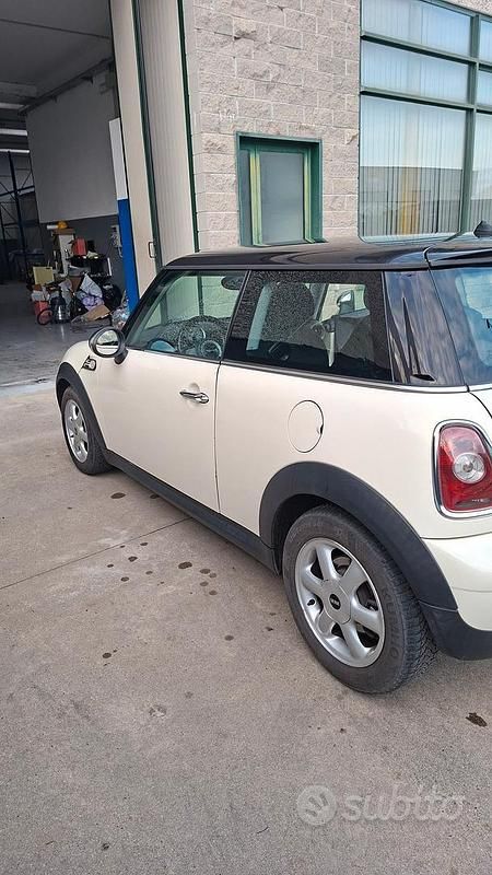 Usata Mini ONE 75 CV (55 kW) 2010 Utilitaria