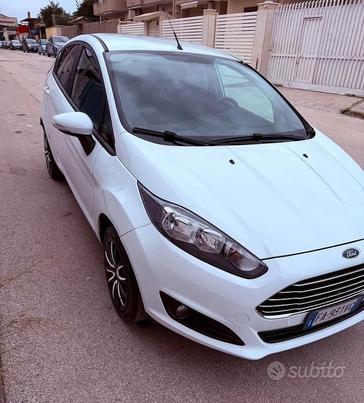 Usata Ford Fiesta Sport 92 CV (67 kW) 2015 Bianco Berlina